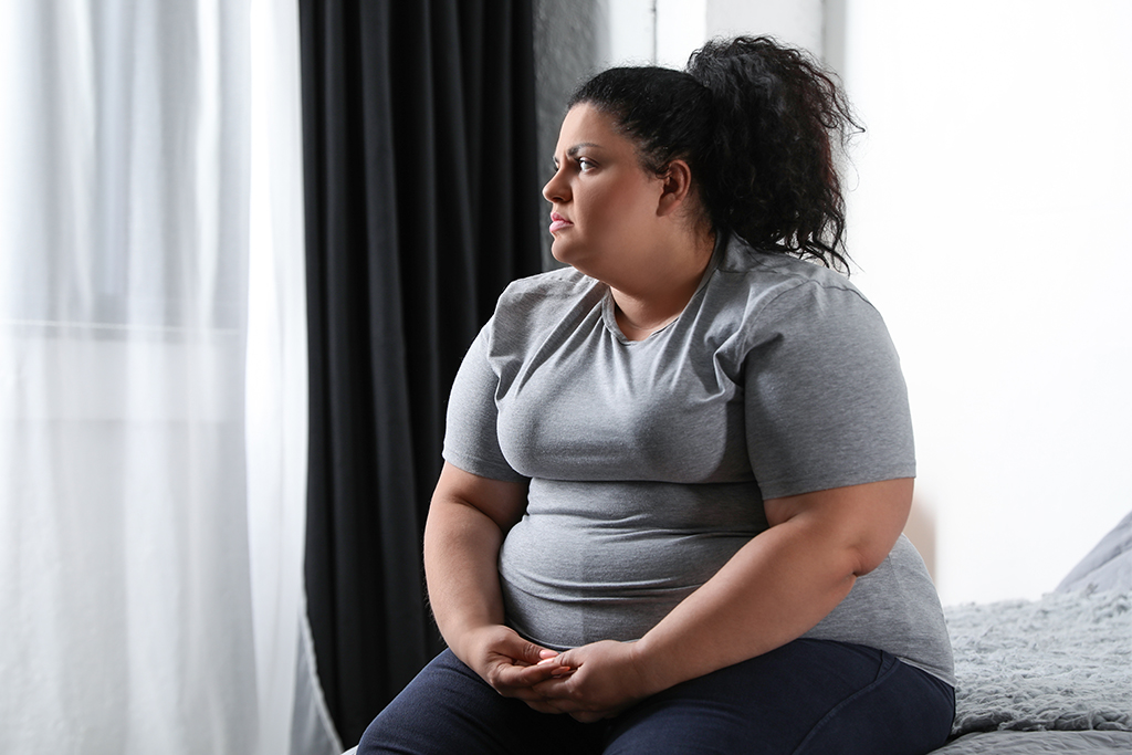 SLEEVE GASTRECTOMY SURGERY 5 a woman sitting in a room